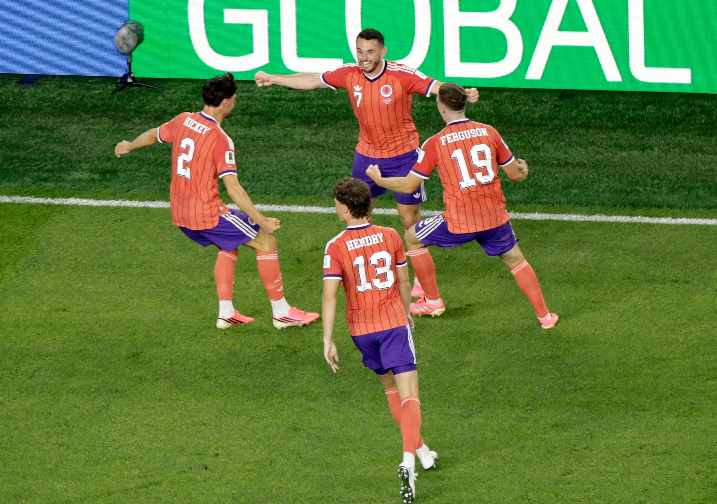 Escocia sufre en exceso con un digno Haití, pero gana en su regreso al Mundial tras 28 años