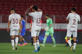 Las duras acusaciones de los jugadores de Lanús tras el ataque que sufrieron en la previa del partido frente a la U