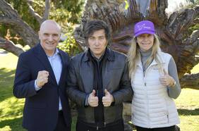 Atacan con piedras la caravana de Milei y su seguridad debió evacuarlo en forma urgente