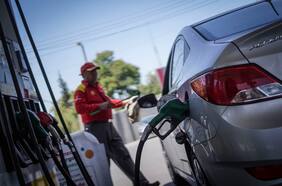 Dólar cae a su menor nivel en casi 10 meses: ¿Cómo impacta al consumidor en Chile?