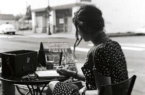 En los márgenes: llega a Chile el nuevo libro de Elena Ferrante