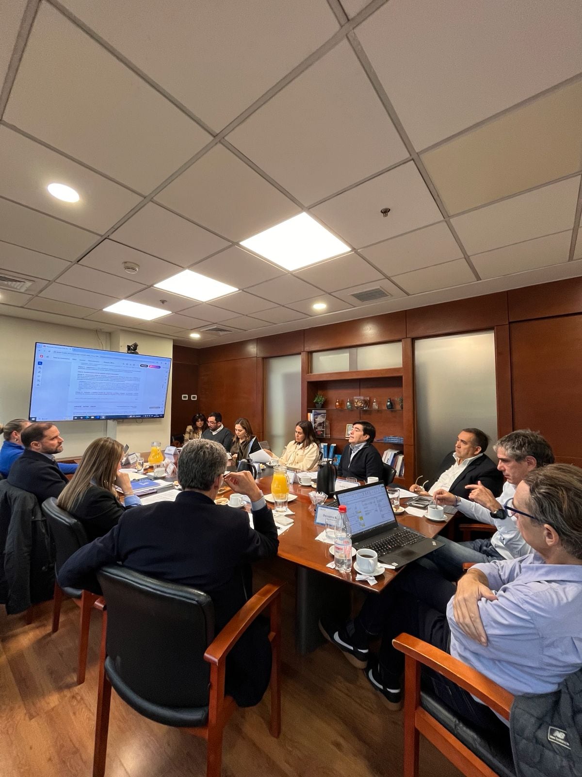 Exención de contribuciones: alcaldes afinan estrategia para cita clave con Quiroz y empujan restitución total de recursos