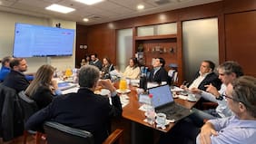 Exención de contribuciones: alcaldes afinan estrategia para cita clave con Quiroz y empujan restitución total de recursos