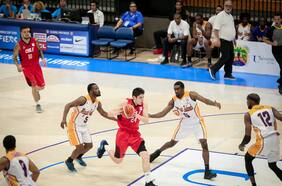 Carvacho y Arroyo lideran la nómina de Chile para la próxima ventana FIBA