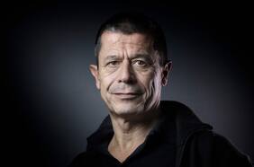 Emmanuel Carrère sin adversarios: el autor francés recibe el Premio Princesa de Asturias de las Letras