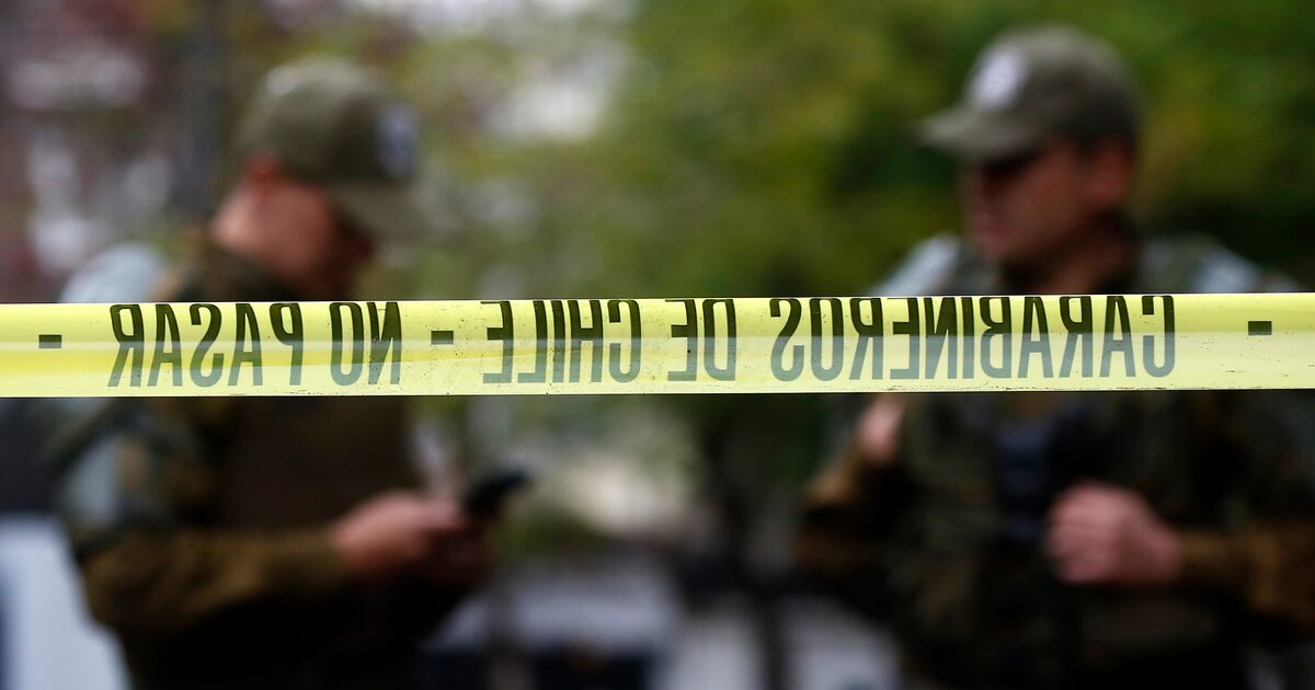 Armas y municiones halladas en vehículo abandonado por narcotraficantes Armas y municiones halladas en vehículo abandonado por narcotraficantes