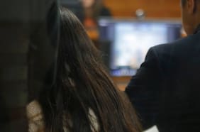 Decretan prisión preventiva para mujer acusada de golpear a sus tres hijos en Alto Hospicio