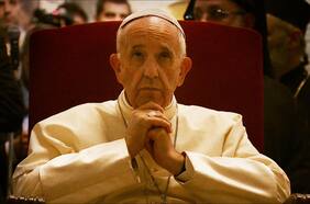 Papa acepta viaje a Canadá para reconciliación con indígenas