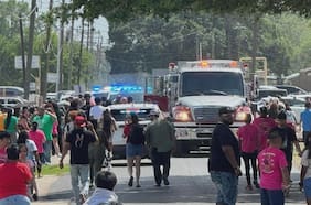 EE.UU.: Al menos 20 personas heridas después de que un conductor atropellara a una multitud durante un desfile en Luisiana