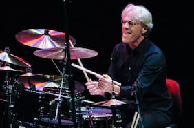 Stewart Copeland: el histórico baterista de The Police fija show en el Teatro Municipal de Santiago