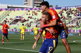 El complejo recuerdo de España en el Mundial Sub 20: “Nos cambiamos de ropa en sillas, las duchas no funcionaban...”