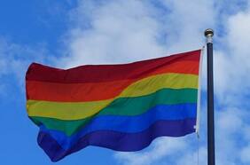 ¿Cuánto cambió Chile? Hace 25 años, solo un 3,7% de los hombres y 6,1% de las mujeres aceptaba la homosexualidad