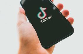 ¿TikTok tics? Especialistas alertan por aumento de casos de niños y adolescentes con tics nerviosos