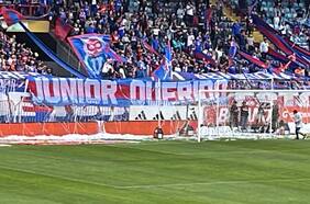 Cánticos y dos bombos: el homenaje azul por la partida de Junior Fernandes