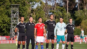 Camisetas firmadas para dirigentes, fotos y un afortunado seleccionado: la locura que generó Cristiano Ronaldo en la Roja
