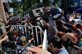Comisión de Gobierno Interior de la Cámara cita a PDI y Registro Civil tras caótico trámite de enrolamiento para extranjeros