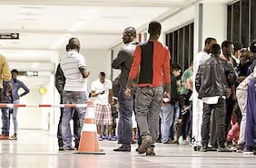 Columna de Ricardo González y Bernardo Mackenna: Más allá del crimen, el rol de la economía en las actitudes hacia la inmigración