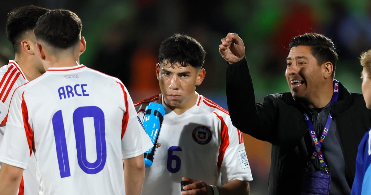 Con cánticos contra Nicolás Córdova: el lado B de la humillante eliminación de la Roja del Mundial Sub 20