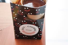 Churros con chocolate y helados