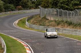 El Mini eléctrico se pone a prueba en el circuito de Nürburgring