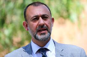 Fiscal que investigará a funcionarios públicos que salieron de Chile con licencia médica no descarta más casos