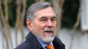 Jefe económico de Jara reafirma que no habrá reforma tributaria en eventual gobierno y se abre a ingreso mensual de $750.000