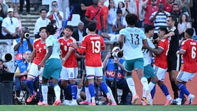 Revisa la pelea que les valió la expulsión a Rafael Leao e Iván Román en el duelo entre Portugal y la Roja