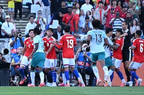 Revisa la pelea que les valió la expulsión a Rafael Leao e Iván Román en el duelo entre Portugal y la Roja