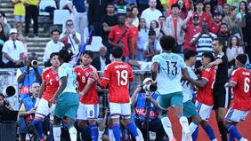 Revisa la pelea que les valió la expulsión a Rafael Leao e Iván Román en el duelo entre Portugal y la Roja