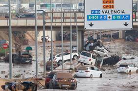 Los equipos de rescate españoles buscan a los desaparecidos tras las mortales inundaciones