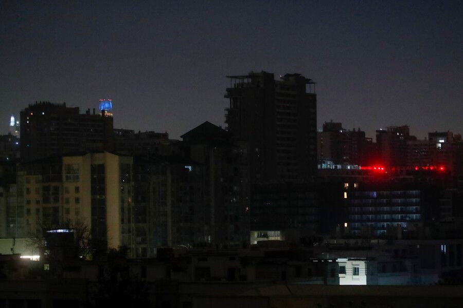 Masivo corte de luz afecta a más de 57 mil hogares en la Región Metropolitana