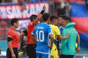 Gilabert seguirá penando en la U: Morales y Zaldivia pueden sufrir fuertes sanciones tras informe arbitral