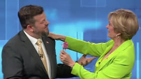 El comentado regalo de Kaiser en pleno debate: ¿qué respondió Matthei?