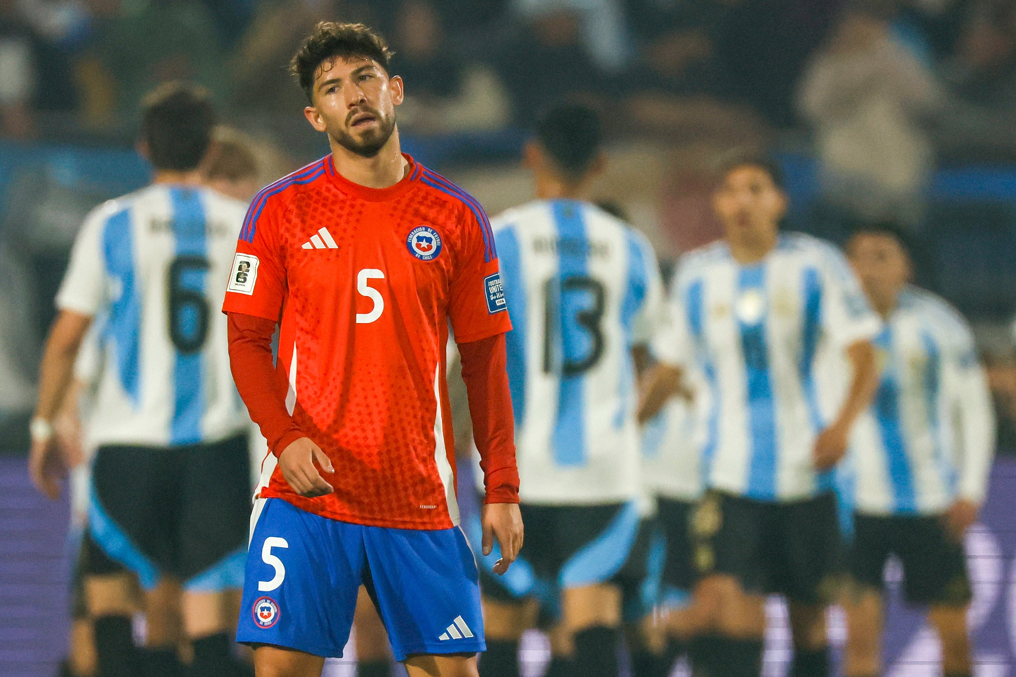 Loyola se lamenta tras el gol de Álvarez.