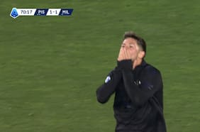 De villano a héroe: Felipe Loyola le anota al Milan por el Pisa minutos después de cometer una infracción penal