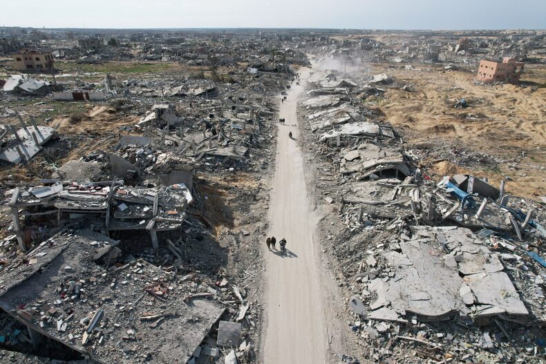 Palestinians return to devastated Rafah in the southern Gaza Strip