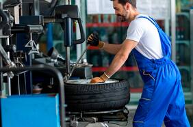 ¿Cada cuánto tiempo se debe llevar el auto a revisión?
