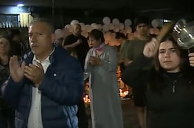 Cientos de personas despiden a menor que falleció tras choque en Recoleta y vecinos realizan cacerolazo por más seguridad
