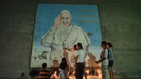 Archivos revelan una conspiración vaticana de Epstein y Steve Bannon: “Derribaremos a Francisco”