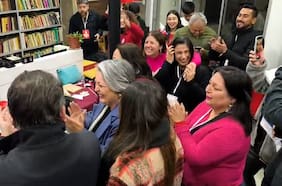 La eufórica celebración de Jara tras los primeros resultados del Servel