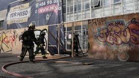 Incendio destruye Teatro Municipal de Maipú y deja tres lesionados: recinto podría ser demolido