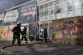 Incendio destruye Teatro Municipal de Maipú y deja tres lesionados: recinto podría ser demolido