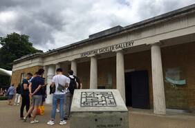 Arte, opioides, y responsabilidad corporativa