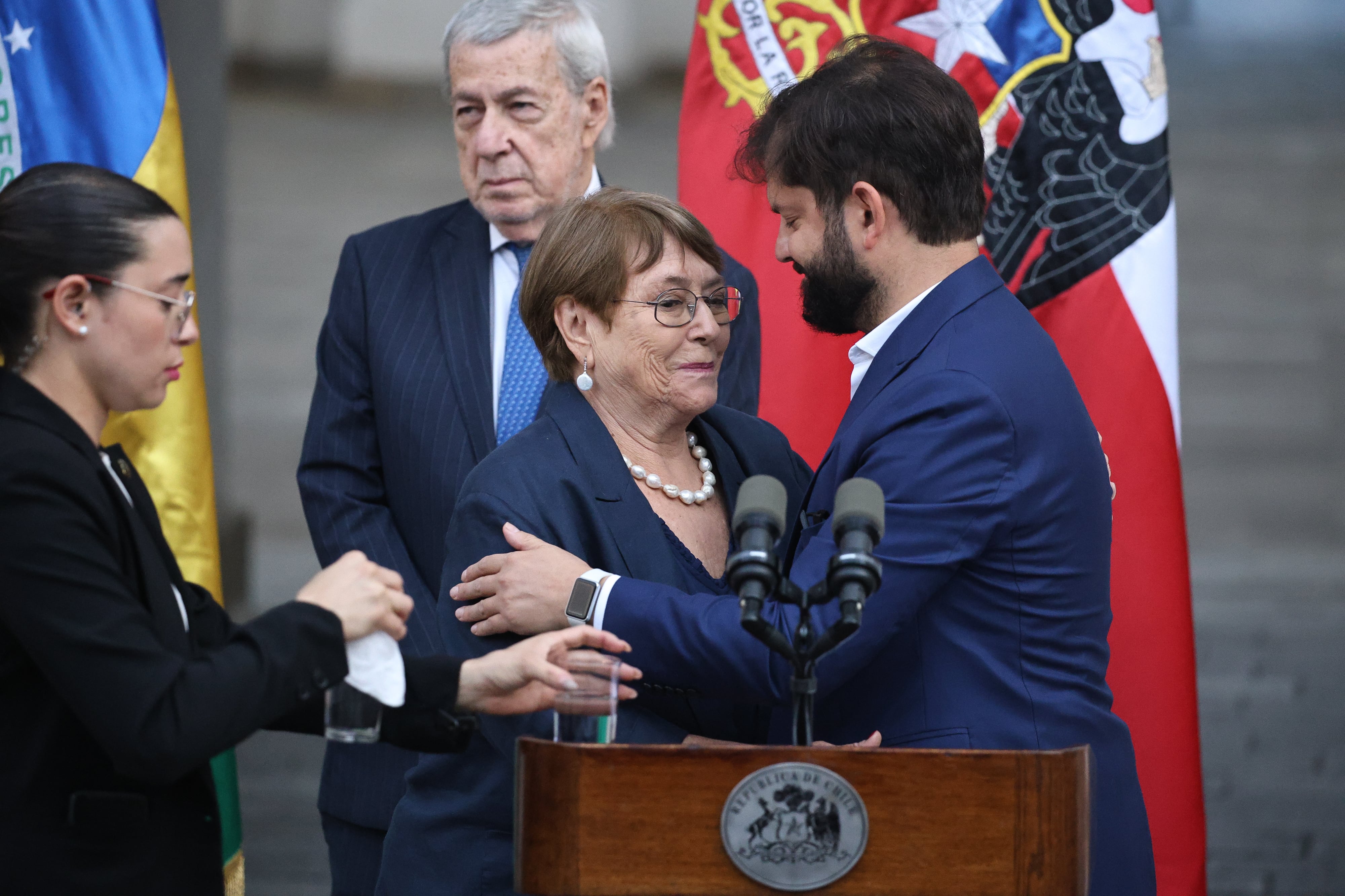 “La peor Cancillería de los últimos 30 años”: Yeomans arremete contra el gobierno por retiro de candidatura de Bachelet a la ONU