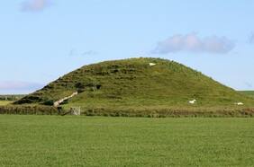 Casas al revés para los muertos de la Edad de Piedra