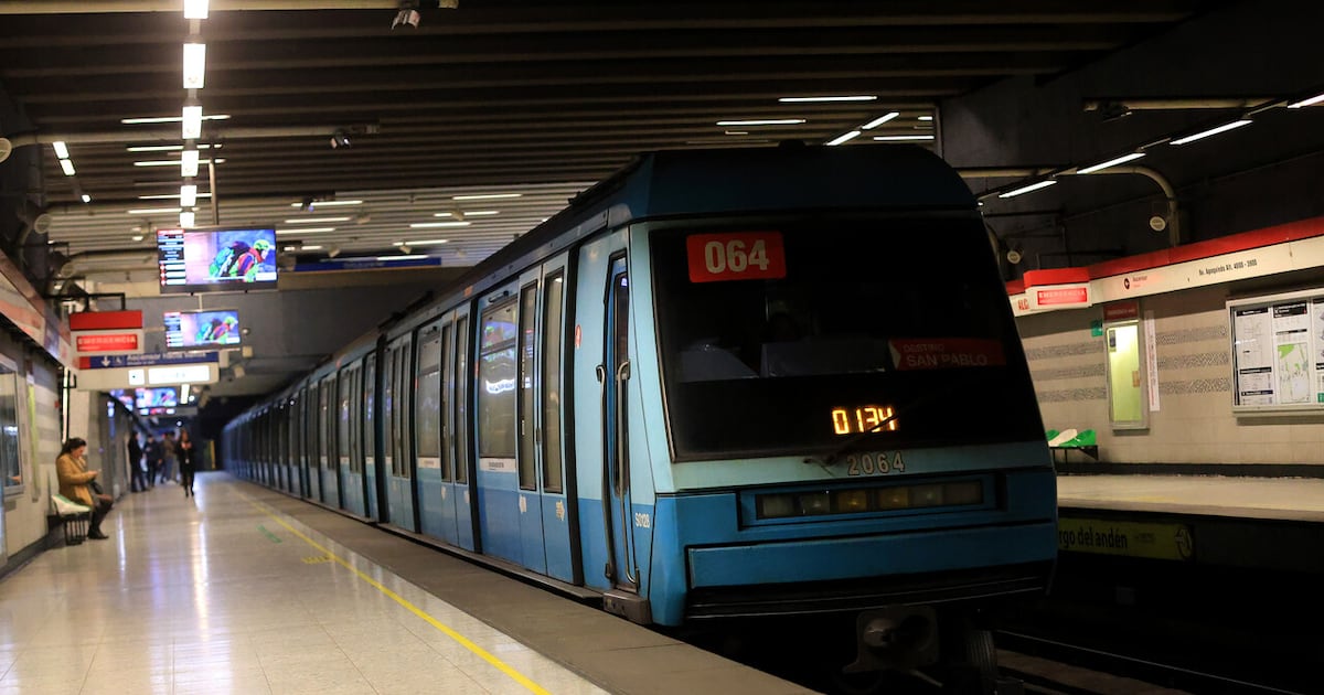 Metro reporta suspensión de servicios por problemas de suministro eléctrico: más de 350 mil clientes se encuentran sin luz en la RM