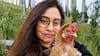 “Ella me eligió”: la historia de Elena, una gallina rescatada
