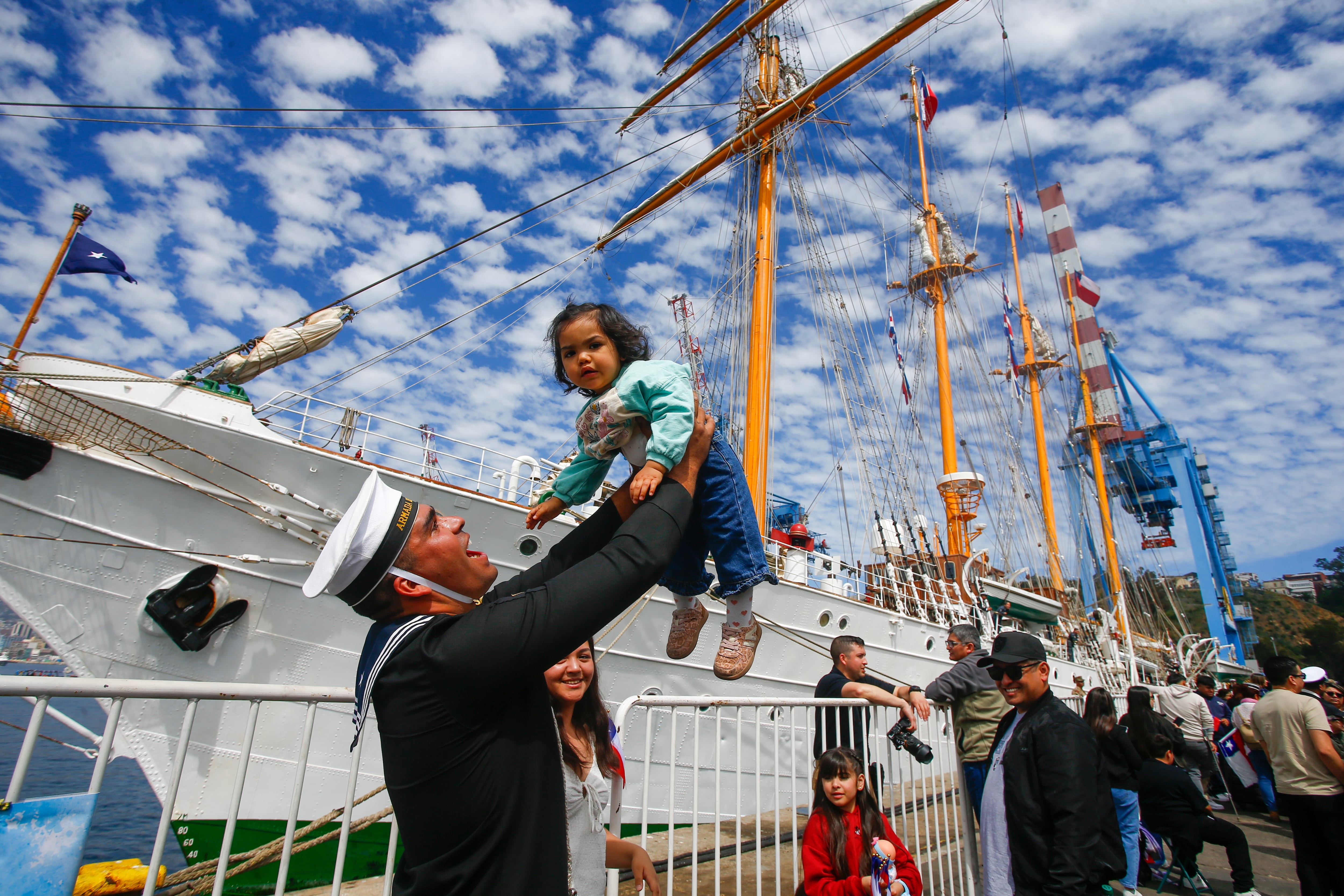 Buque escuela Esmeralda recala en Valparaíso al finalizar su 70º crucero de instrucción y se apresta para nueva travesía