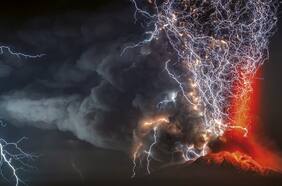 ¿Rayos que salen de un volcán? El extraño fenómeno que la ciencia no logra explicar