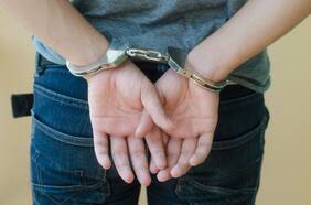 Condenan a siete años de cárcel a sujeto por femicidio tentado contra su pareja en Chile Chico